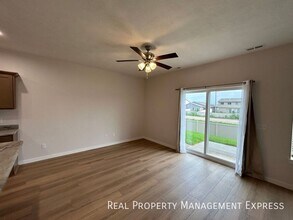 2 Bedroom 1.5 Bathroom Home for Rent in Sioux Falls, SD - Building Photo - Building Photo