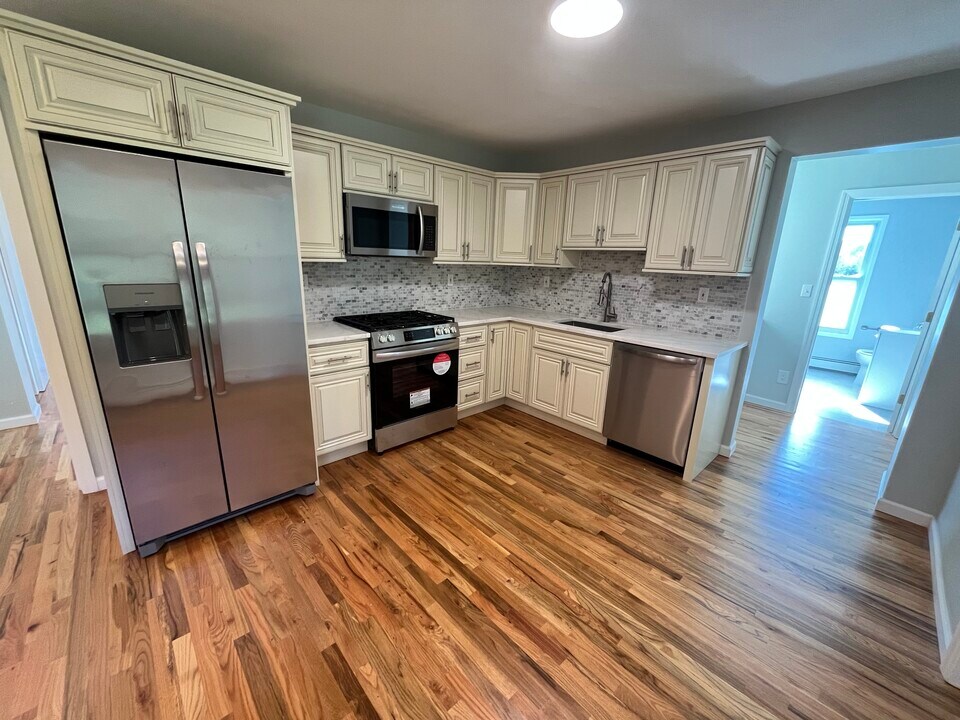 30 Cross St E, Unit 2nd Floor in Hawthorne, NY - Building Photo