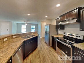 3170 Courtland Blvd in Deltona, FL - Foto de edificio - Building Photo