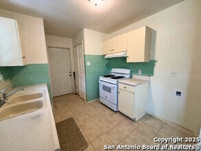 6906 Tallahasse Dr in San Antonio, TX - Building Photo - Building Photo