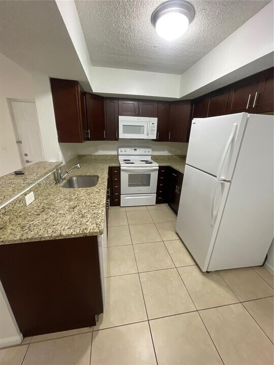 5530 NW 61st St in Coconut Creek, FL - Building Photo