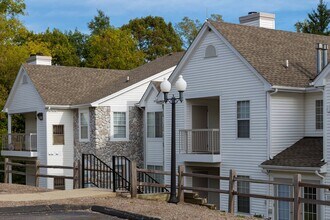 Village Club of Farmington Hills in Farmington Hills, MI - Building Photo - Building Photo