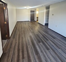 808 Hills Ave in Jackson, MN - Foto de edificio - Building Photo