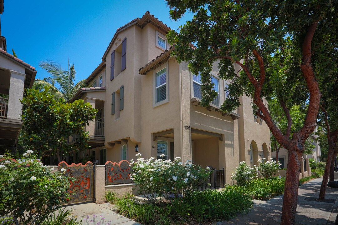 720 S San Fernando Blvd in Burbank, CA - Building Photo