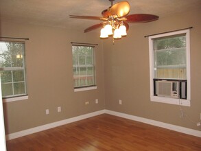 211 W 14th Ave in Belton, TX - Building Photo - Building Photo