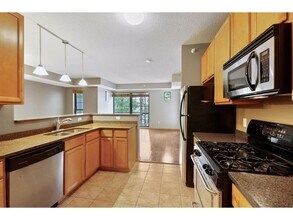 2565 Franklin Ave in St. Paul, MN - Building Photo - Building Photo