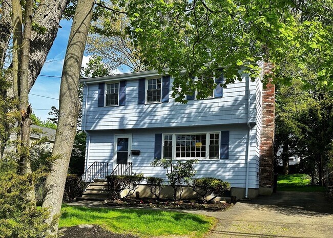 10 Colburn St in Waltham, MA - Building Photo - Building Photo