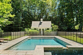 38 Davis Hill Rd in Weston, CT - Building Photo - Building Photo