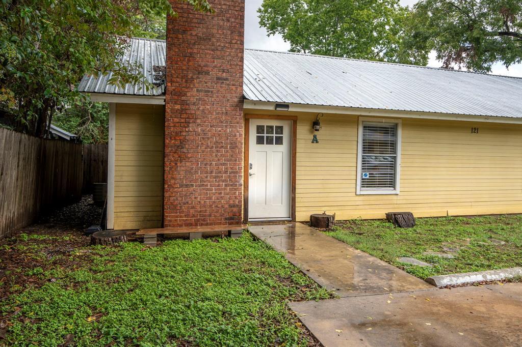 121 Nance St in San Marcos, TX - Building Photo