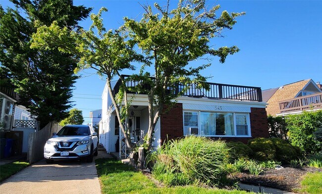 property at 545 E Park Ave