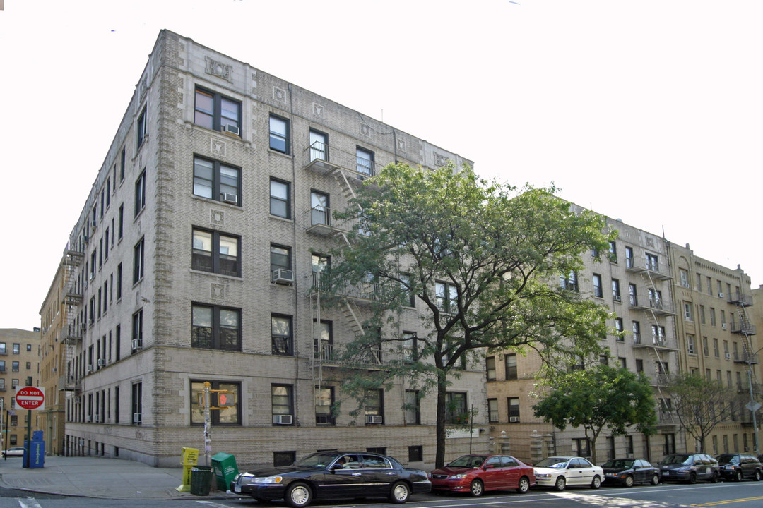 500 Fort Washington Ave in New York, NY - Building Photo