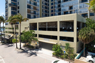 Crystal Tower in Hollywood, FL - Building Photo - Building Photo