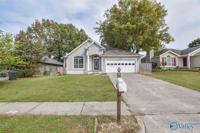 2542 Bonnie Oaks Dr SW in Huntsville, AL - Building Photo - Building Photo