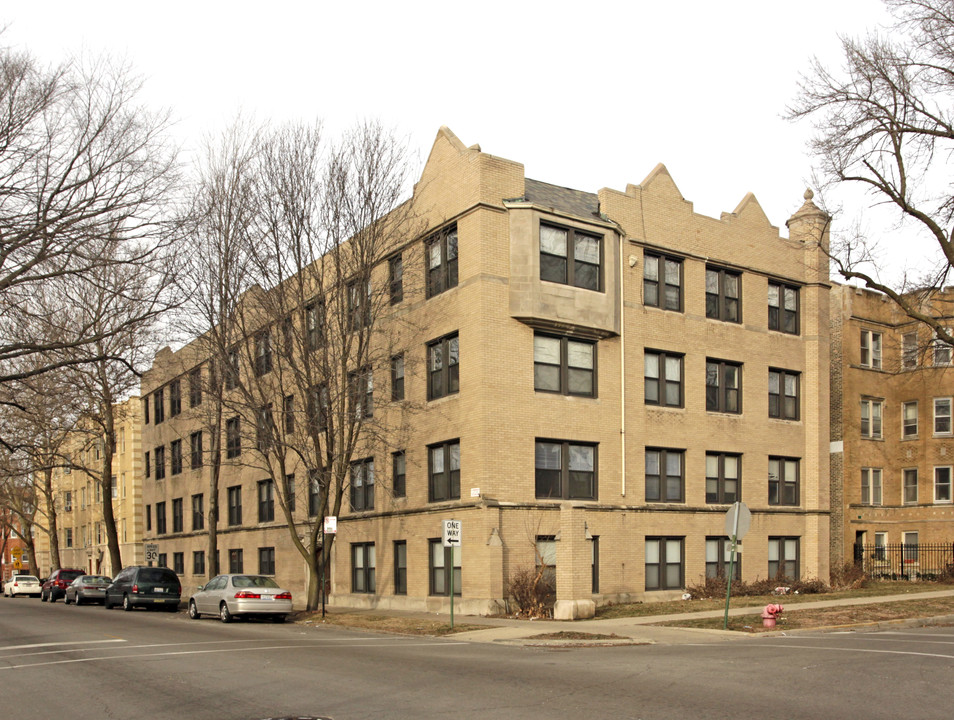 Twenty-Two 40 in Chicago, IL - Building Photo