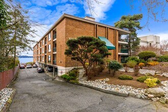 6225 Lake Washington Blvd NE in Kirkland, WA - Building Photo - Building Photo