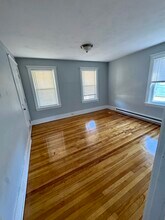 31 Falmouth St, Unit #2 in Worcester, MA - Building Photo - Building Photo
