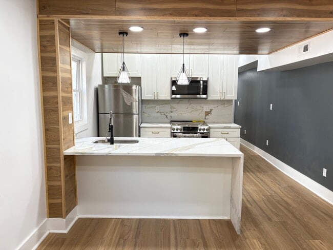 5834 Phillips Ave, Unit 1A in Pittsburgh, PA - Building Photo - Building Photo