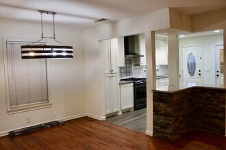 10020 Losa Dr in Dallas, TX - Foto de edificio - Building Photo