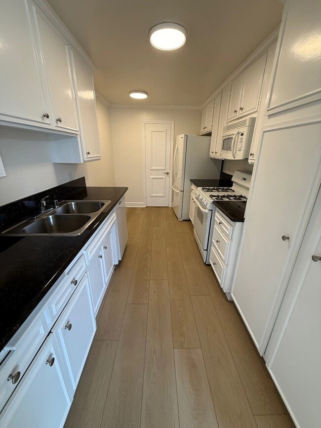 1940 Malcolm Ave, Unit 201 in Los Angeles, CA - Foto de edificio - Building Photo