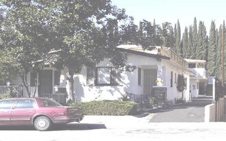 225 W Alhambra Rd in Alhambra, CA - Building Photo