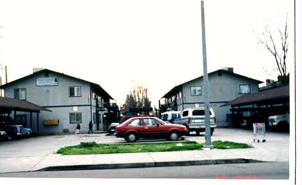 Tokay Village Apartments in Lodi, CA - Building Photo