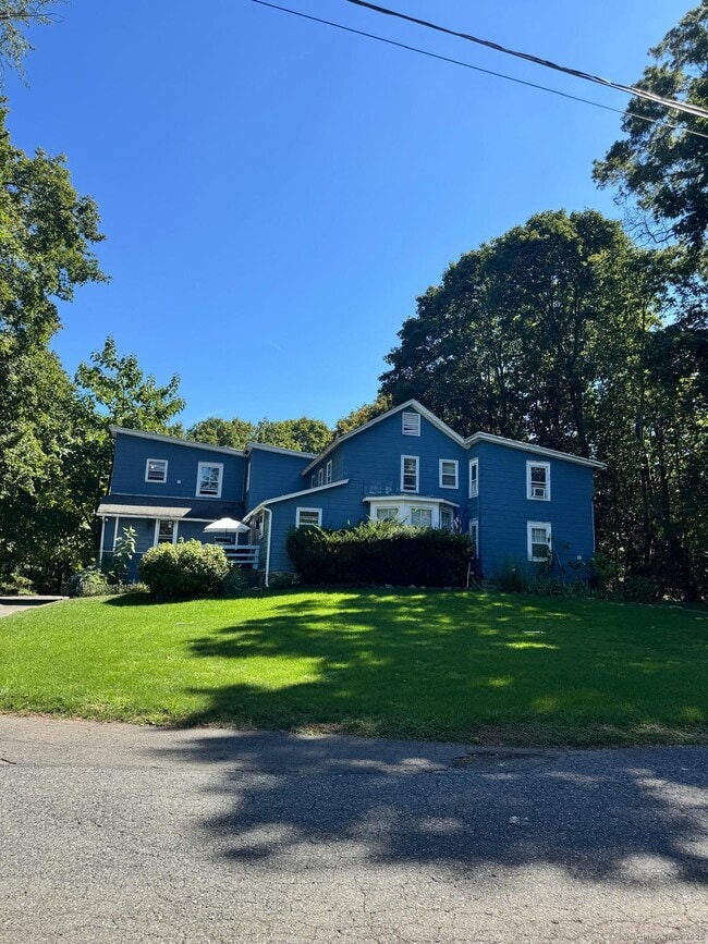 52 Raymond St in Darien, CT - Building Photo - Building Photo