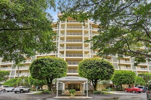 3499 Oaks Way in Pompano Beach, FL - Building Photo