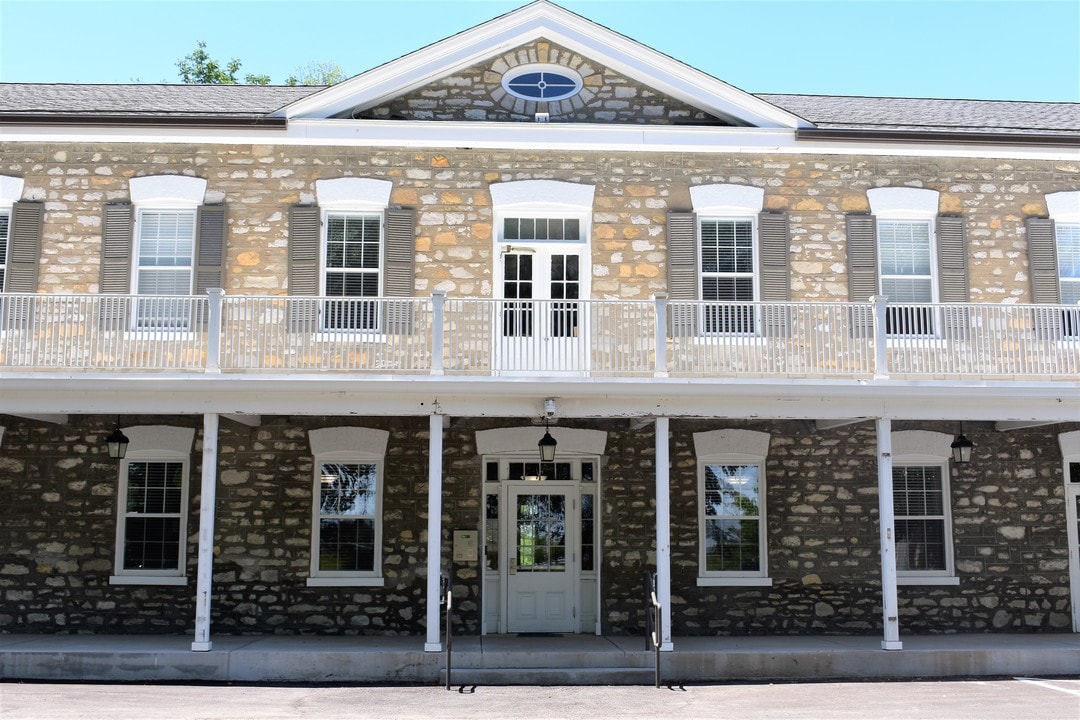 Charless Place in St. Louis, MO - Building Photo