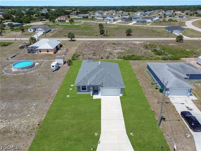 property at 1064 Calumet Cir