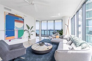 650 NE 32nd St, Unit 3601 in Miami, FL - Building Photo