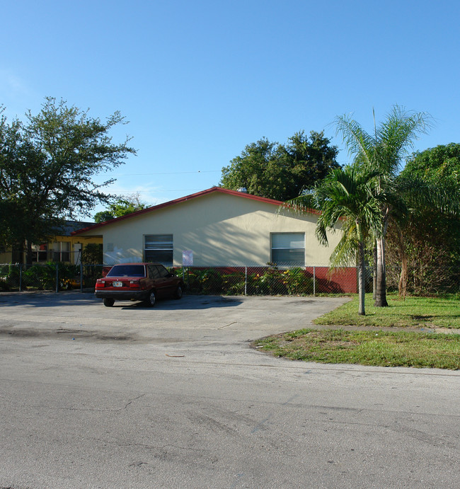 5308 NW 18th Pl in Fort Lauderdale, FL - Building Photo - Building Photo