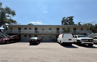 2324 Grand Ave in Ft. Myers, FL - Building Photo