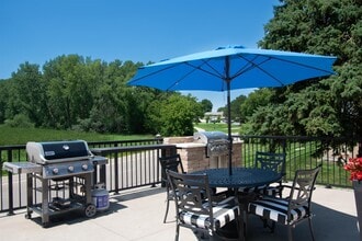 The Views of Minnetonka in Minnetonka, MN - Foto de edificio - Building Photo