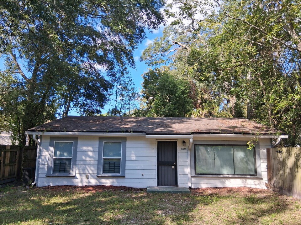 1065 Winthrop St in Jacksonville, FL - Building Photo
