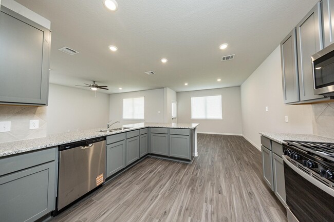 13333 Burbot Dr in Shenandoah, TX - Building Photo - Building Photo