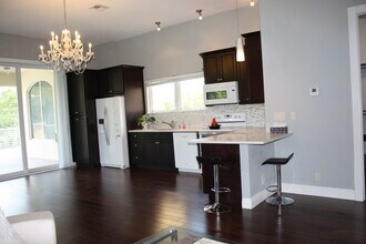 5862 Homeland Rd in Lake Worth, FL - Building Photo - Building Photo