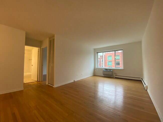 property at 516 W Melrose St