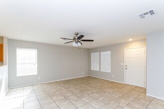 1024 Sky Forest Dr in Henderson, NV - Foto de edificio - Building Photo