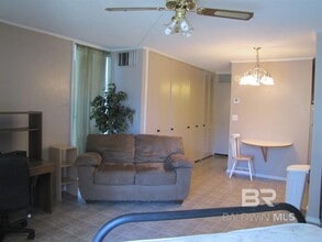 1050 Sea Cliff Dr N in Daphne, AL - Building Photo - Building Photo