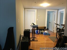 152 Winchester St in Brookline, MA - Building Photo