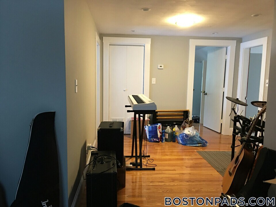 152 Winchester St in Brookline, MA - Building Photo