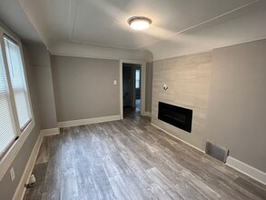 2484 W Chambers St in Milwaukee, WI - Building Photo - Building Photo