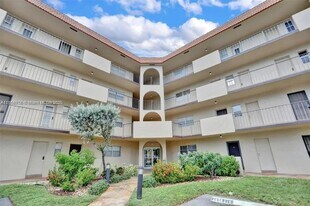 6361 N Falls Cir Dr in Lauderhill, FL - Building Photo