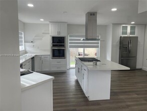 660 NW 123rd Ave in Miami, FL - Building Photo - Building Photo