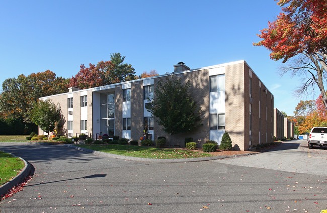 Gramacy Park Apartments in Agawam, MA - Building Photo - Building Photo