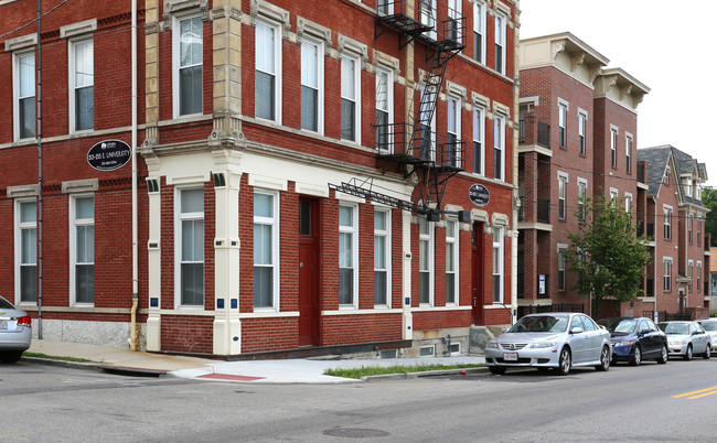 213-215 E University in Cincinnati, OH - Foto de edificio - Building Photo