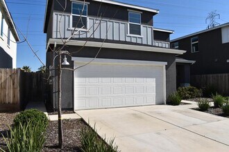 2449 Explorador Dr in Merced, CA - Building Photo - Building Photo