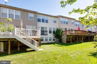 7037 Holly Springs Ln in Elkridge, MD - Foto de edificio - Building Photo