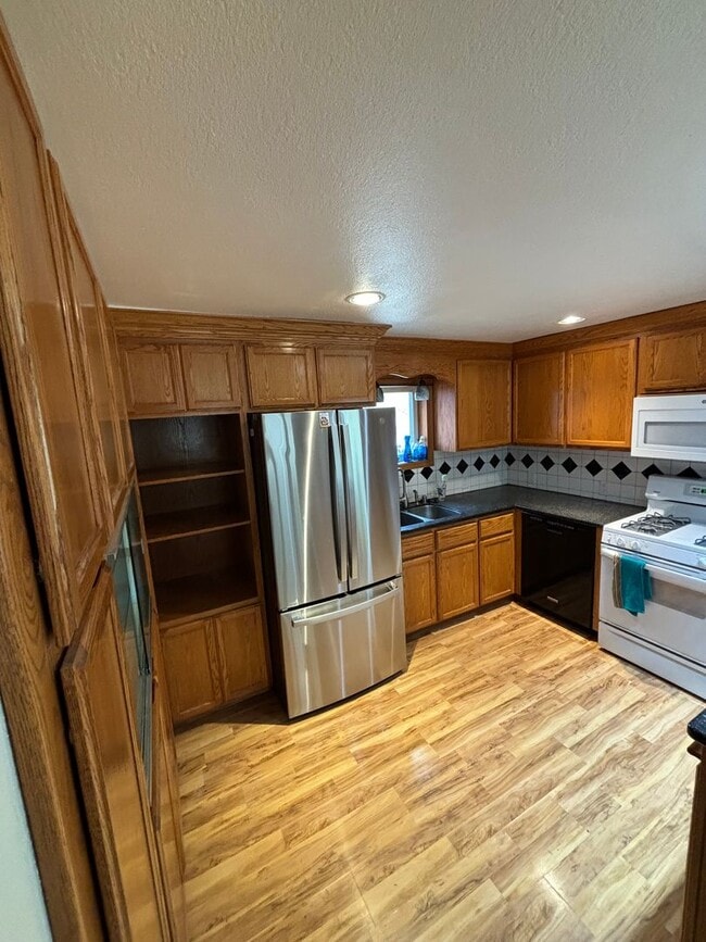 2000 Steese Hwy in Fairbanks, AK - Building Photo - Building Photo