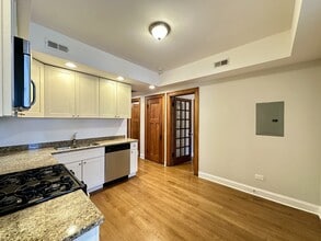 3050 N Milwaukee Ave, Unit 3C in Chicago, IL - Foto de edificio - Building Photo